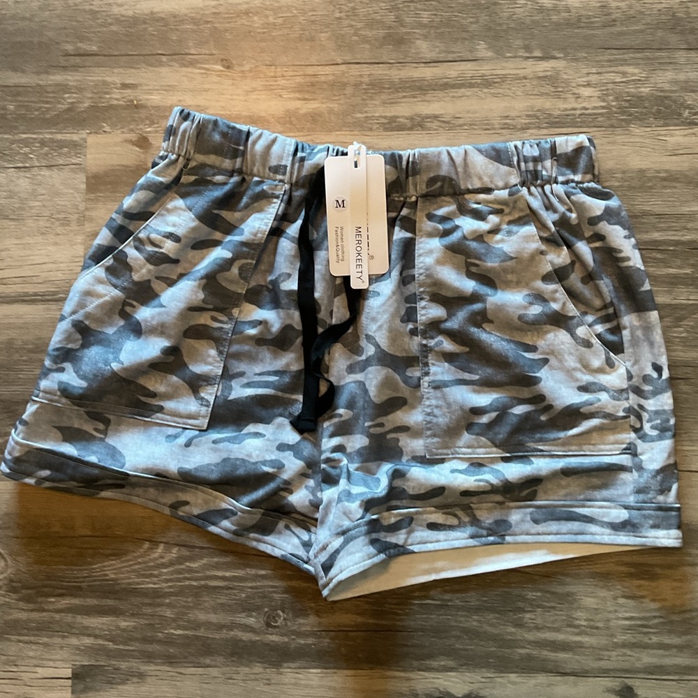 NWT Merokeety Camo Shorts